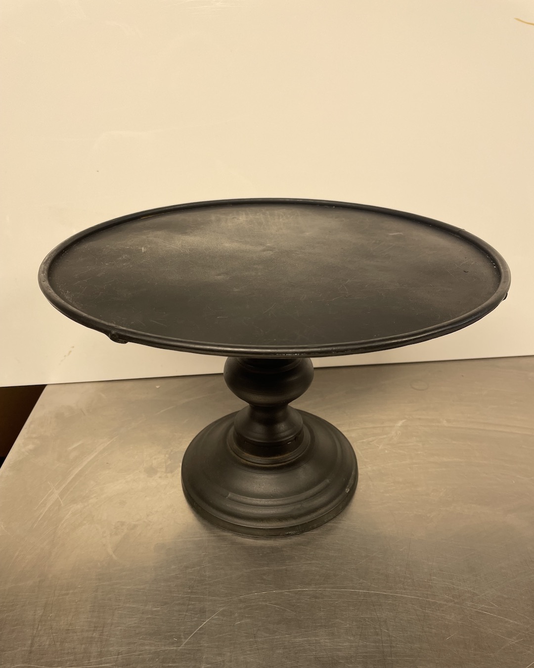 Cake stand. Round, black