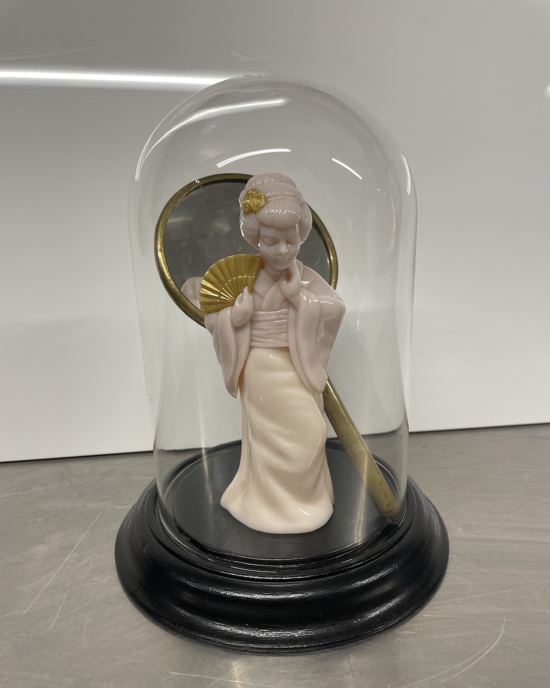 Cloche with Asian woman, perfume with gold mirror