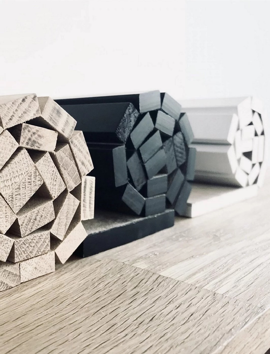 Arm chair side rests
