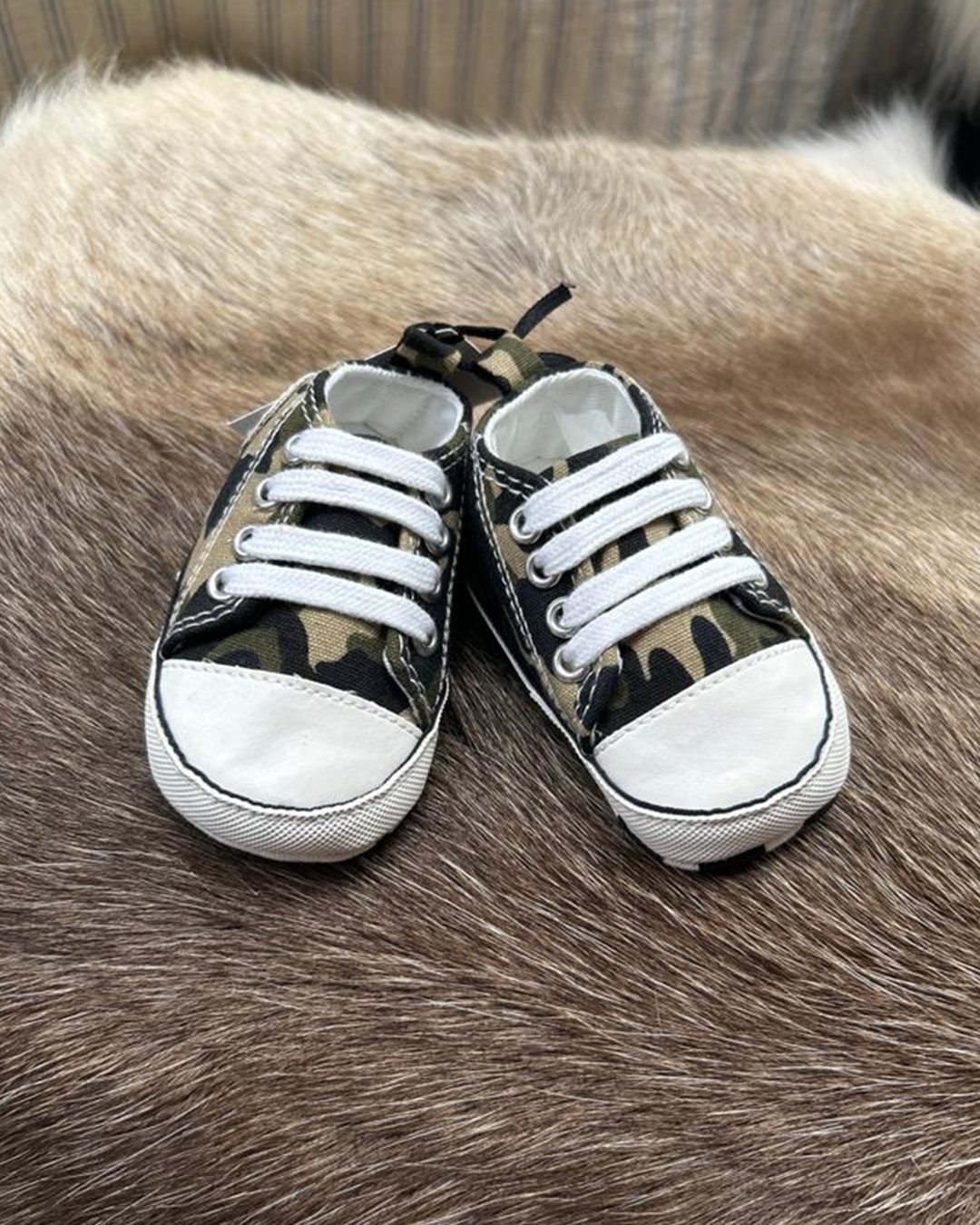 Baby canvas shoes camouflage with white laces