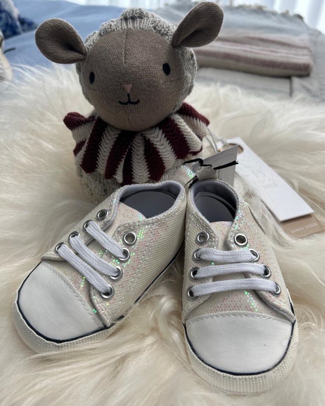 Baby canvas shoes pink glitter with white laces