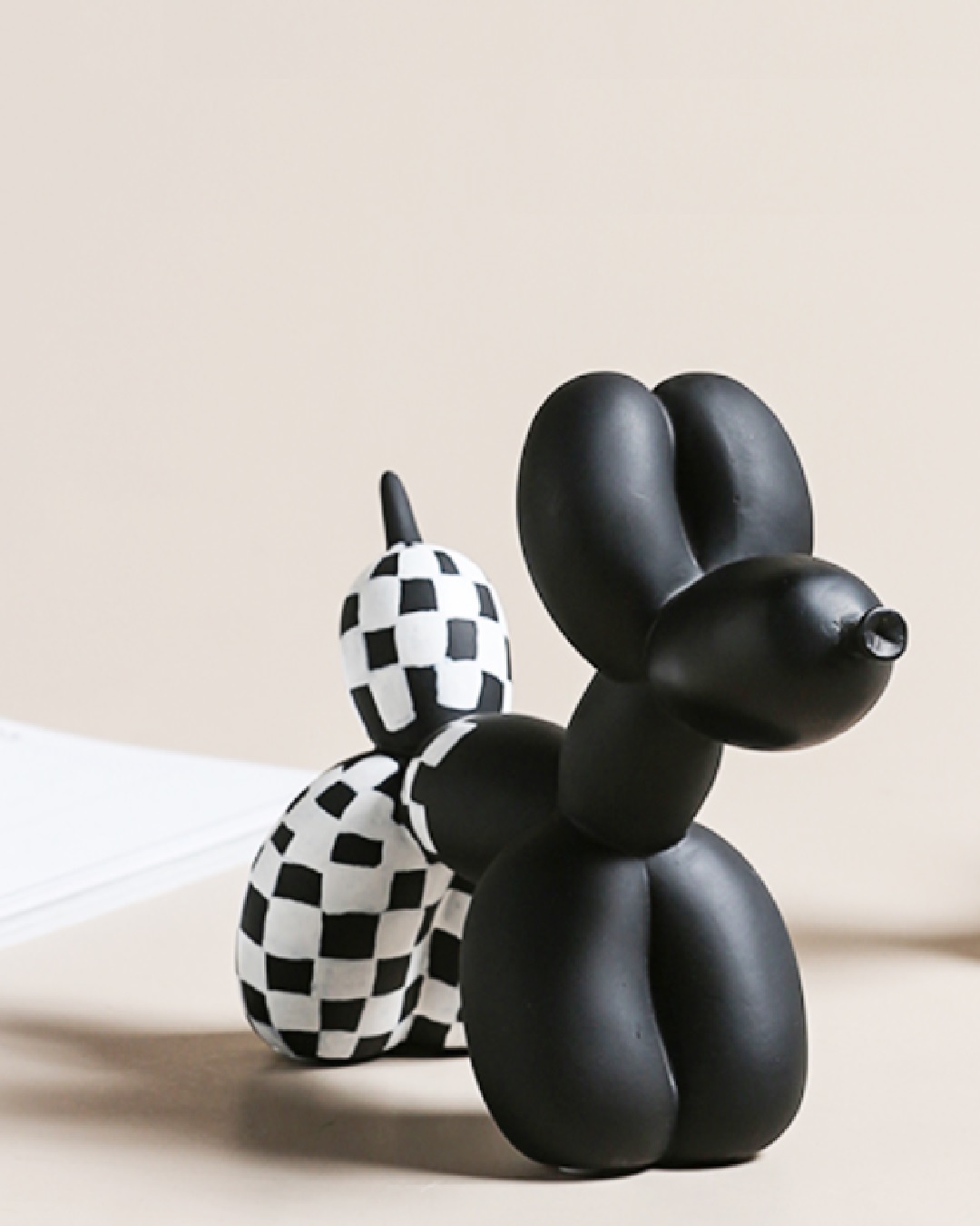 Black and white checked balloon dog