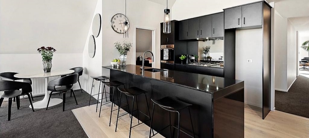 Black and white kitchen