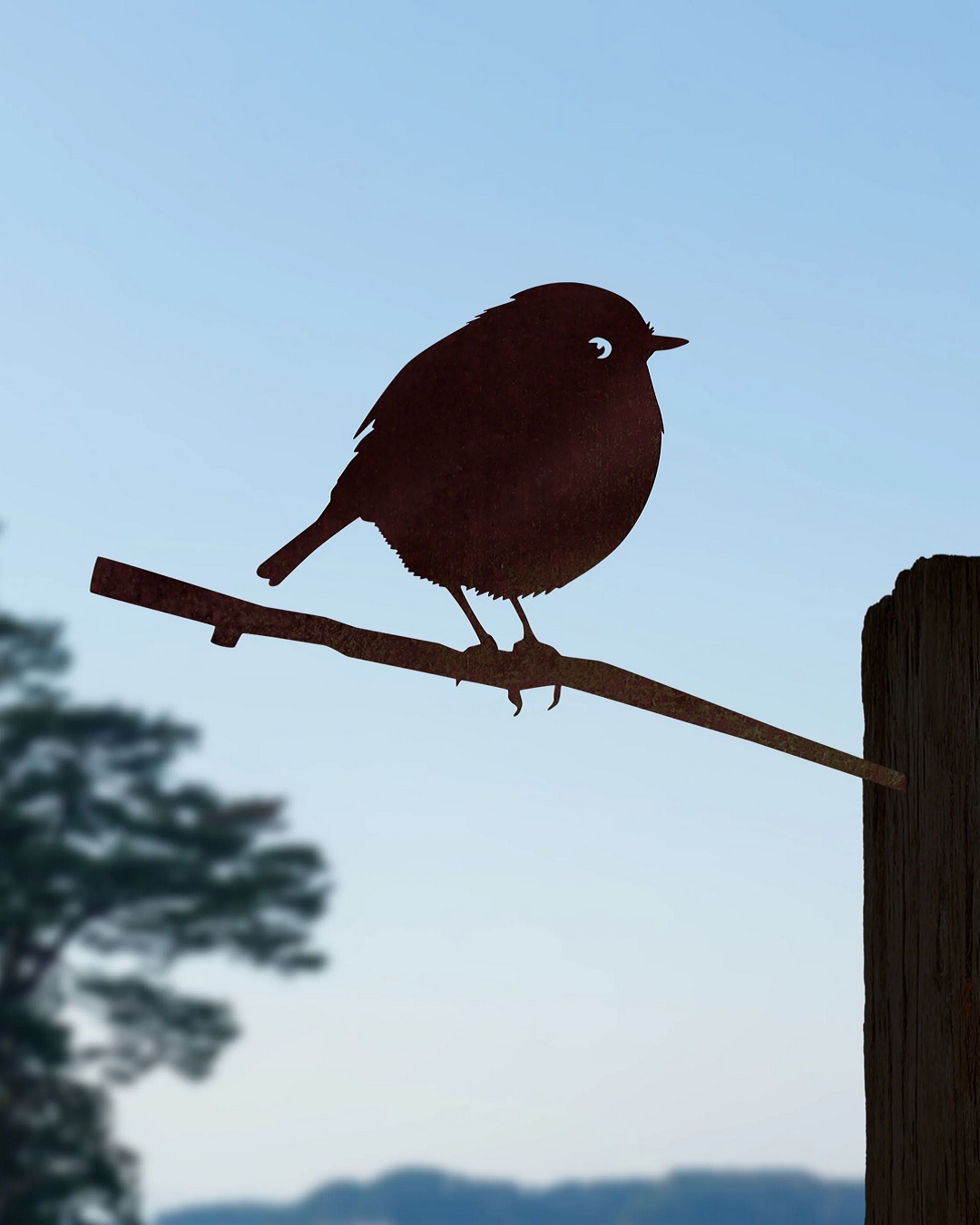 Metal black robin shaped bird