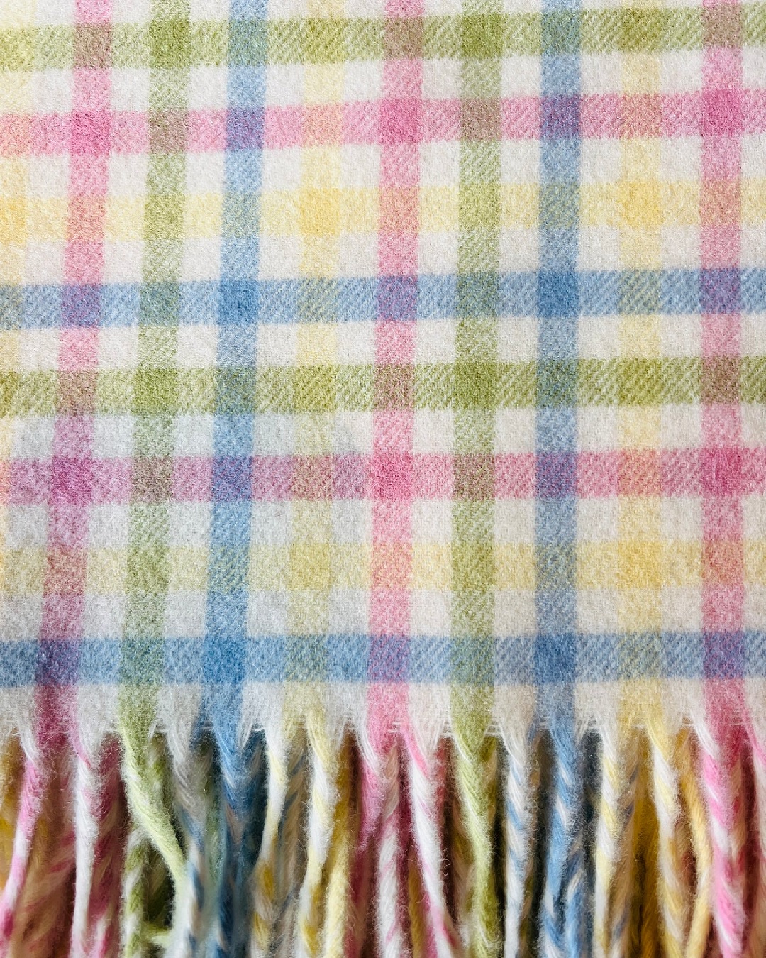 Baby colourful throw