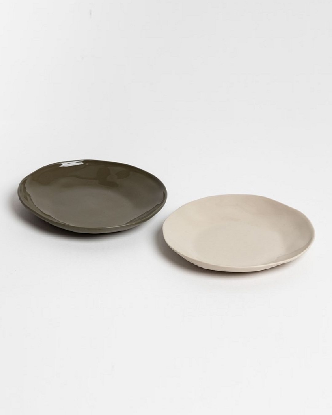 Olive and cashmere plate