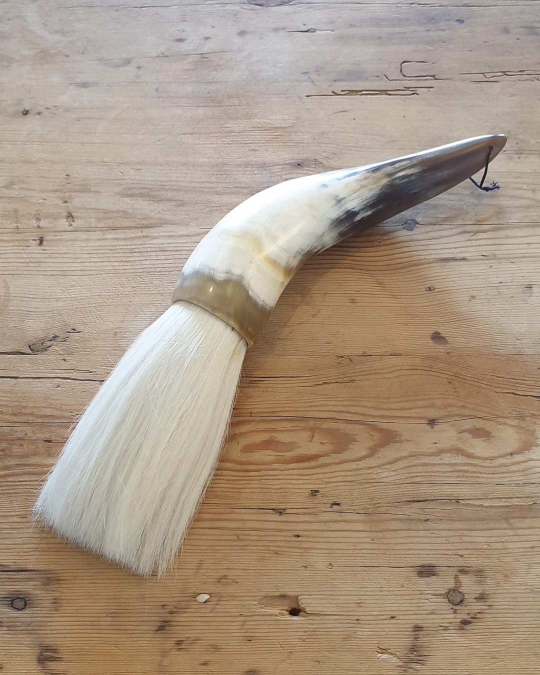 Horn brush