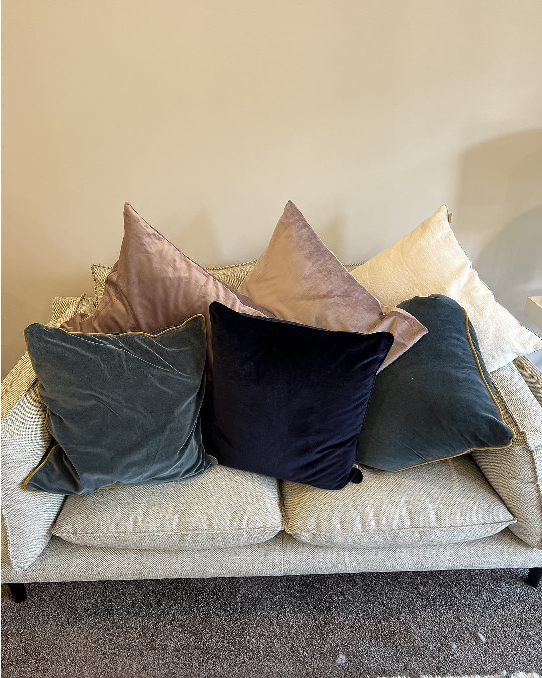 Assorted cushions including all inners. Linen off white velvet x1, dark blue velvet cushion x1, teal velvet cushions with yellow trim x2, euro pillow slips blush rose colour faux velvet x
