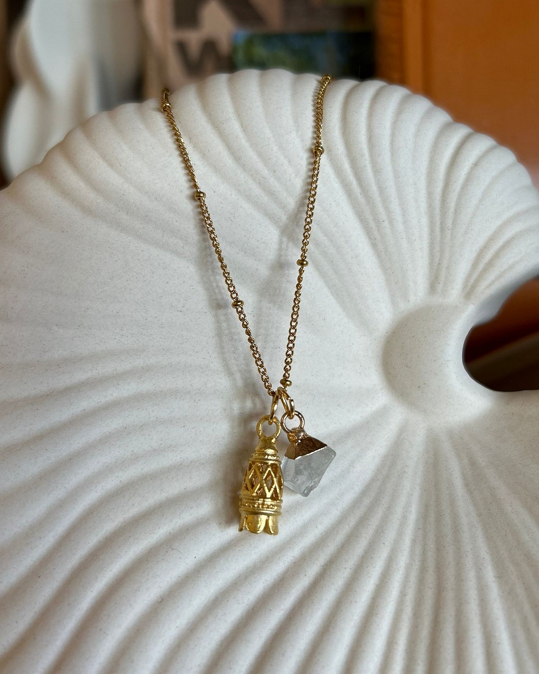 Icicle crystal and gold ottoman hanging on necklace