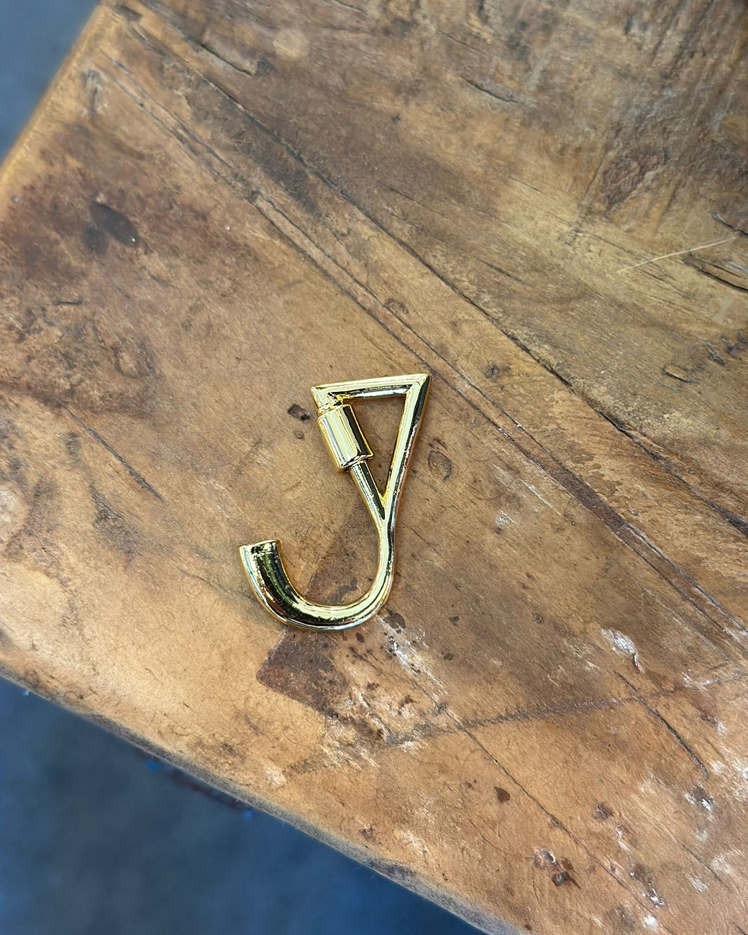 J gold keyring