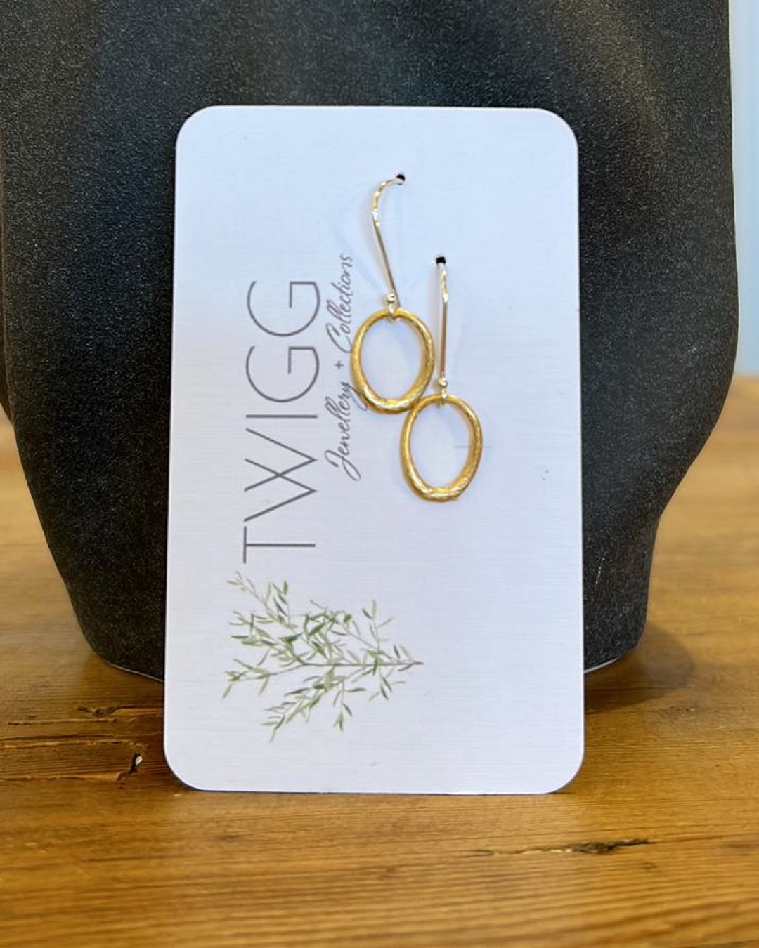 Gold jada earrings
