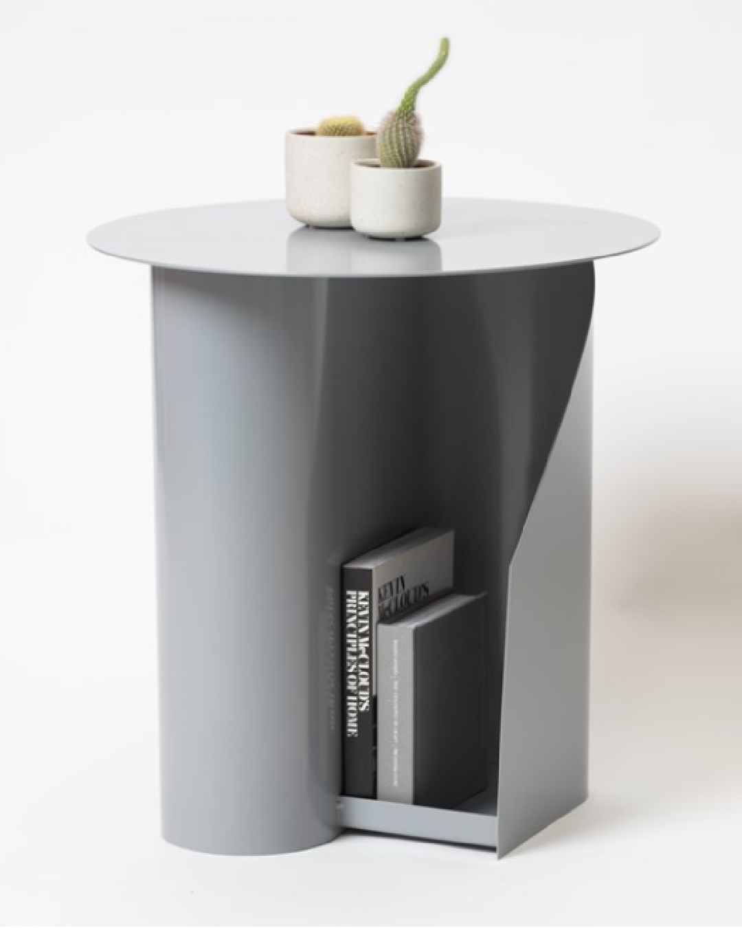 Mrs sippy side table in grey