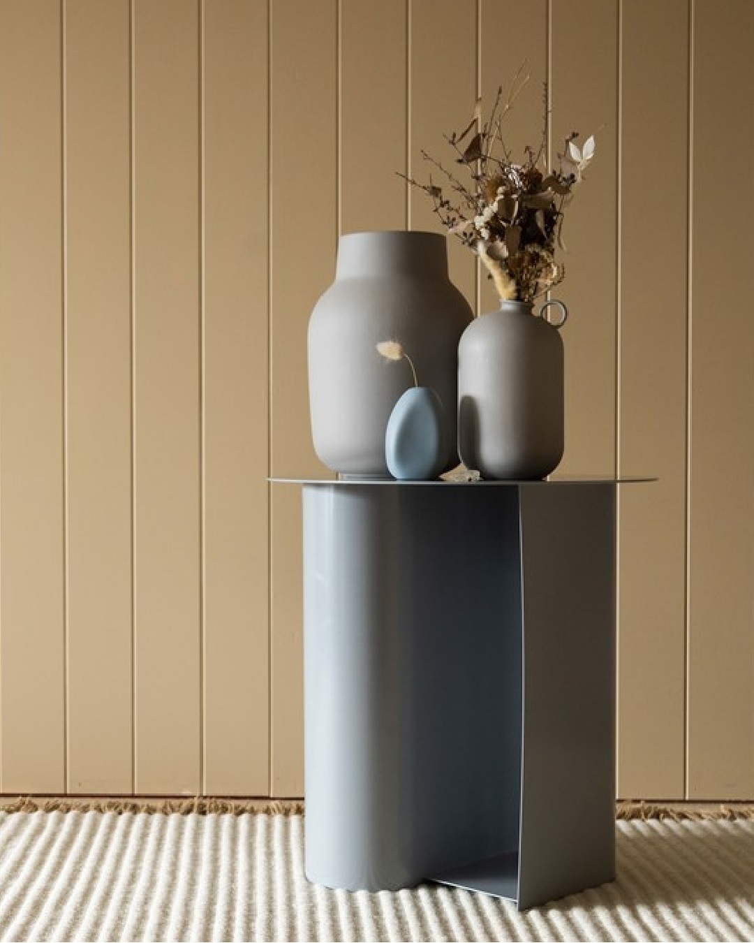 Mrs sippy side table in grey