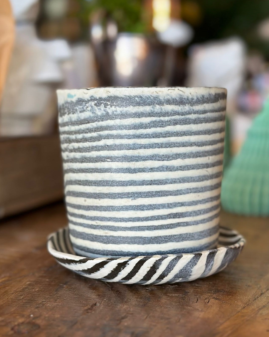 Black stripe nerikomi planter