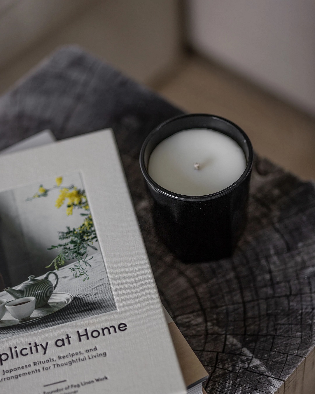 Restore candle rohi and white iris