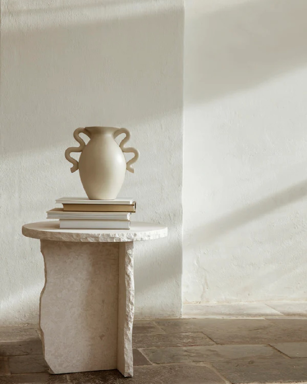 Verso table vase in cream